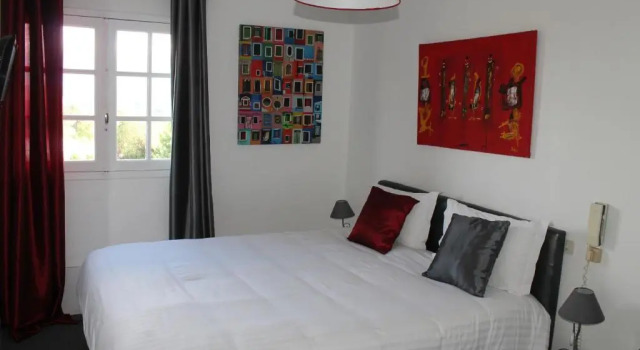 Relais du Limousin, Đặt Khách sạn Sadroc 