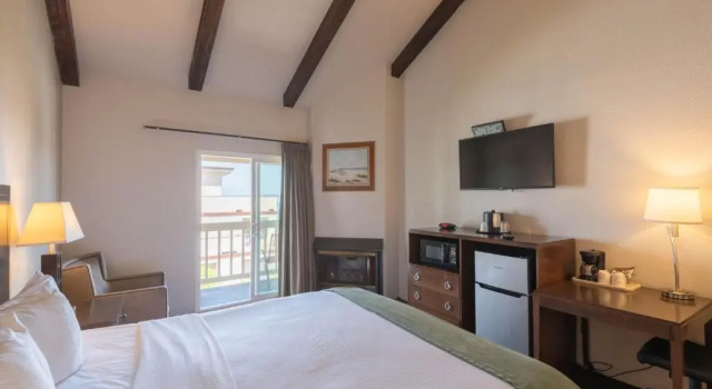 Номер Standard с частичным видом на океан Cannery Row Inn