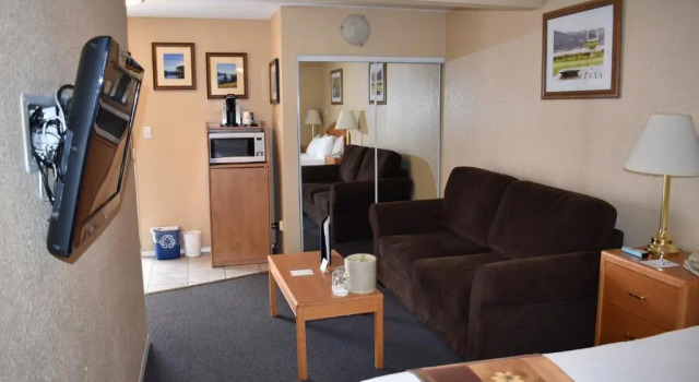 Двухместный номер Standard c 1 комнатой Best Western Inn at Penticton