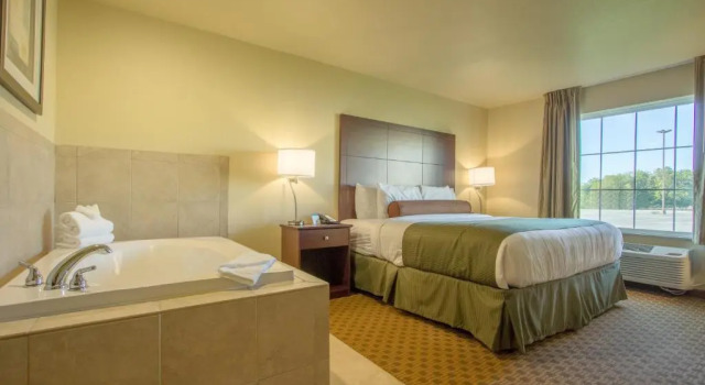 Люкс Cobblestone Inn & Suites - Corry