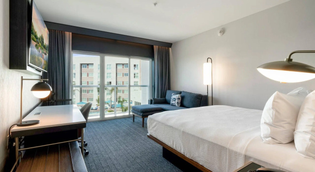 Двухместный номер Standard с балконом и с видом на воду Courtyard by Marriott Marina del Rey
