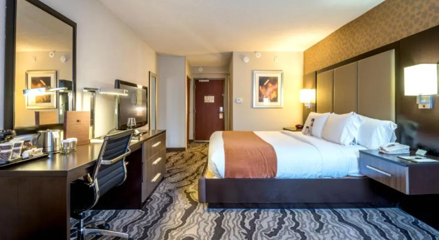 Двухместный номер DoubleTree by Hilton Montgomery Downtown