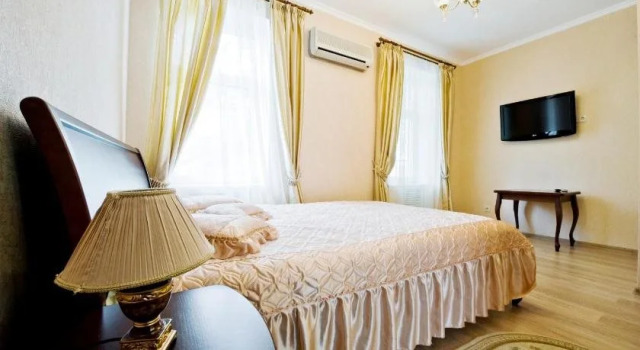Evropeyskiy, Book Hotel Pecherskyj Kyiv