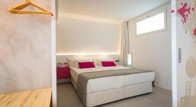 Полулюкс с частичным видом на море One Ibiza Suites