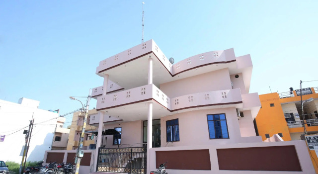 Capital O 11708 Near LPU, Book Hotel Phagwara Punjab