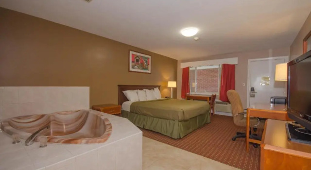 Plaza Inn, Book Mini-hotel Peabody North Shore