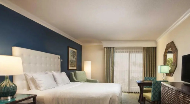 Номер Standard с частичным видом на океан Delray Sands Resort