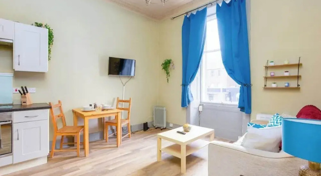 Leith Walk 1 Bedroom Apartment, Забронировать Апартаменты/квартира Отели Эдинбурга с парковкой, рядом с City Observatory, Парковка