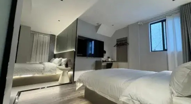 Люкс Sanpin Hotel (Suzhou Guanqian Pedestrian Street Pingjiang Road Branch)