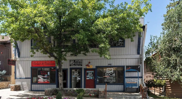 SoCal Vacations - Village Inn, Book Feriehus Sommerhuse i Big Bear Lake, Hytte