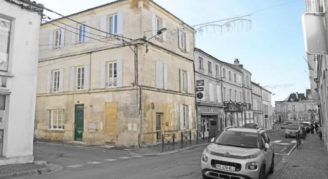 T2 avec verrière situé en hyper centre avec wifi, Netflix, linge, draps, savons et serviettes fournis, Book Lejlighed Lejligheder i Charente, Lejlighed