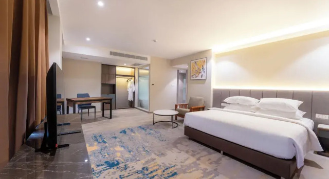 Люкс The Skye Phnom Penh Hotel & Apartments