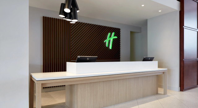 Holiday Inn Express Montreal Airport, Rezervați Hotel Dorval Island Quebec