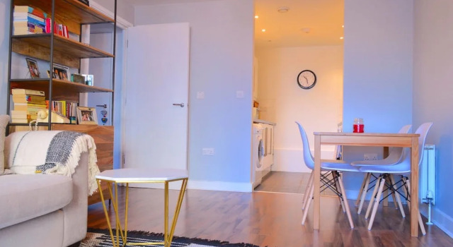 Lovely 1 Bedroom Apartment Close to Haggerston Station, Varaa Huoneisto Asunnot kohteessa Merseyside, Huoneisto