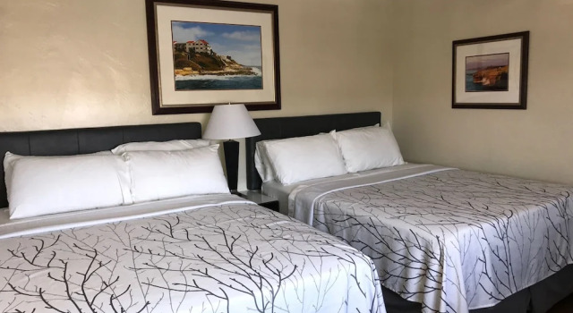 Четырёхместный номер Standard с балконом и с видом на внутренний двор Ocean Beach Hotel