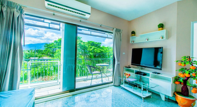 Люкс Deluxe Tree Boutique Residence - Quiet Oasis - Stunning View, Pool & Gym