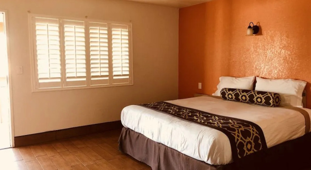 New American Inn & Suites, Réserver Hôtel Floral Park Californie