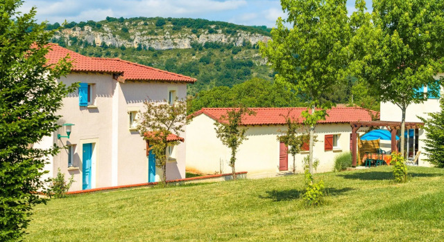 Comfortable holiday home with a terrace nearby river the Lot, Rezervovat Hotel Cajarc 