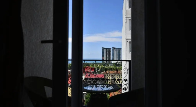 Moshe, Book Hotel Batumi 