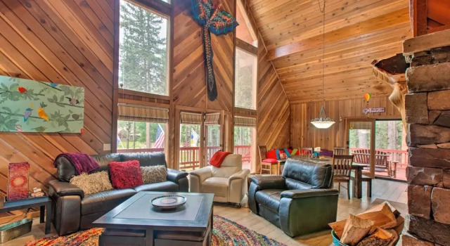 Коттедж Angel Fire Cabin: Hot Tub, Fire Pit & Trail Access