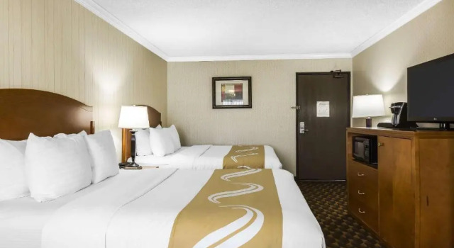 Четырёхместный номер Deluxe Quality Inn & Suites Los Angeles Airport - Stadium District