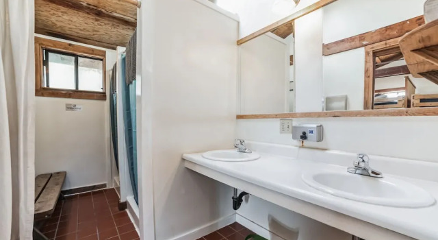 Шестиместный семейный номер Standard Limantour Lodge