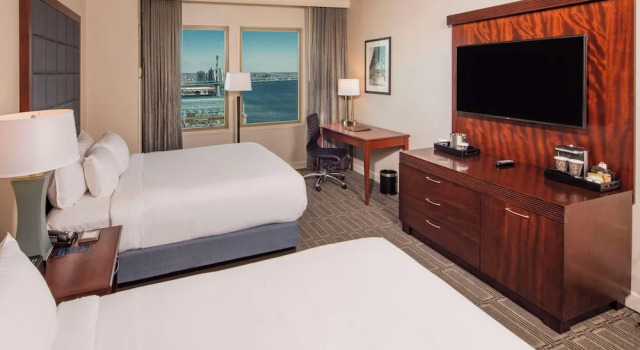 Четырёхместный номер Deluxe Hilton Philadelphia at Penns Landing