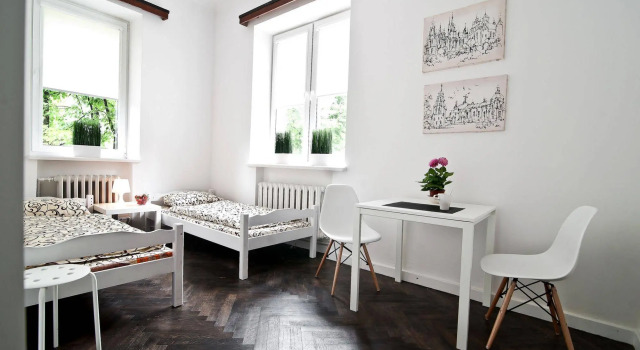 Extra Hostel, Забронировать Хостел Хостелы Каунаса, рядом с Церковь Святого Креста ордена Кармелитов, Хостел
