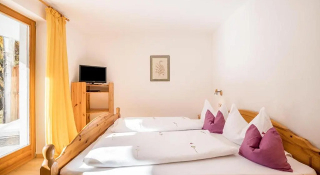 Lettnerhof Bnb Wohnung 2, Забронировать Отель «постель и завтрак» Монгуэльфо План-де-Коронес, рядом с Guggenberg Platter