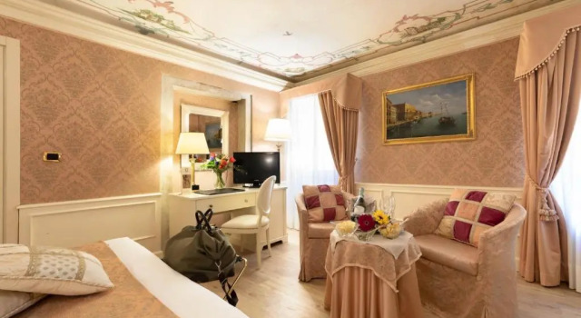 Двухместный номер Deluxe с видом на канал Duodo Palace