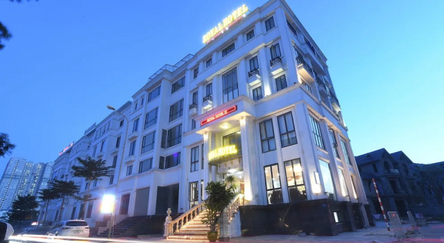 Royal Hotel II