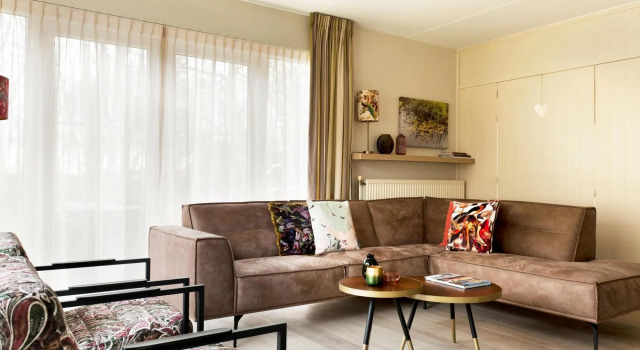 Villa near the water with sauna, spa and sloop, Buchen Sie Hotel Earnewâld 