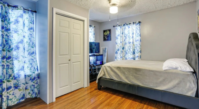 8 Mi to Metlife Stadium: Pet-friendly Home w/ Yard, 予約 ホテル ティーネック Bergen County