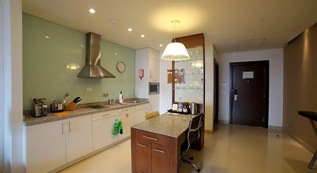 Люкс c 1 комнатой с балконом и с видом на город Staybridge Suites Beirut by IHG