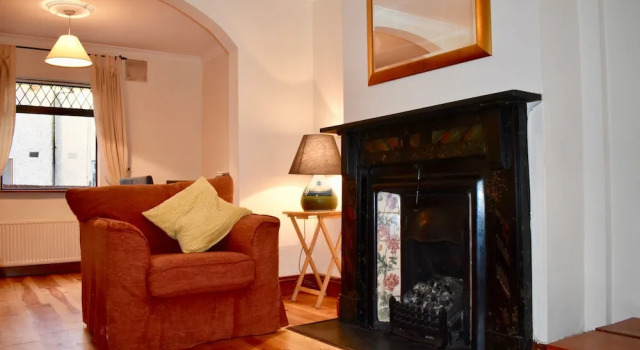 Traditional 2 Bedroom House in Dublin City Centre, Забронировать Дом для отпуска Коттеджи Дублина, рядом с Театр «Тиволи», Коттедж