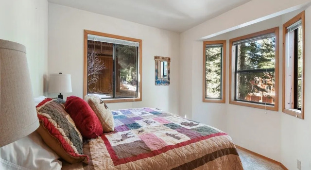 Knotty Pines Retreat, Забронировать Отель Отели Траков 4 звезды, рядом с Гольф-клуб Tahoe Donner, 4*