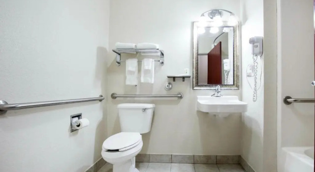 Люкс Quality Inn and Suites Arnold - St Louis