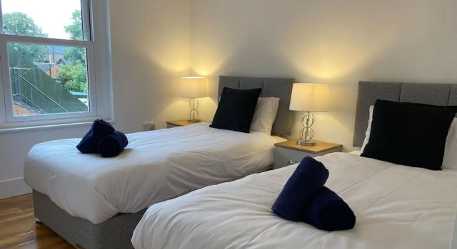 Stylish 2BR Serviced Apartment in Bedford Centre 4, Varaa Huoneisto Asunnot kohteessa Merseyside, Huoneisto