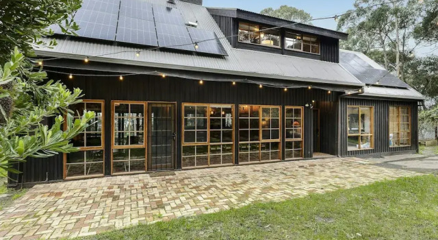 Onyx Retreat Healesville Luxury Lodge x Hot Tub