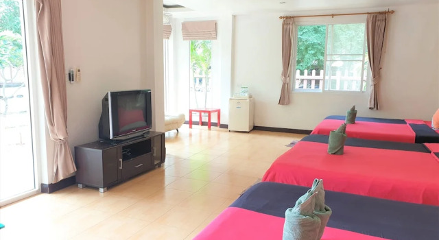 Семейный номер Standard с балконом Sea Beach Koh Larn 3