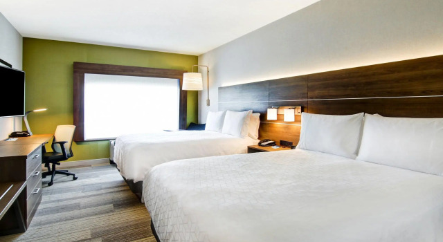 Четырёхместный номер Standard Holiday Inn Express Hotel & Suites Toronto - Markham by IHG