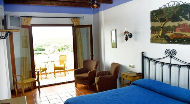 Трёхместный номер Standard с красивым видом из окна Hotel Rural Almazara