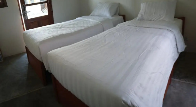 Roots Hotel Trawangan, Забронировать Отель Гили Траванган острова Гили, рядом с Порт Гили Траванган
