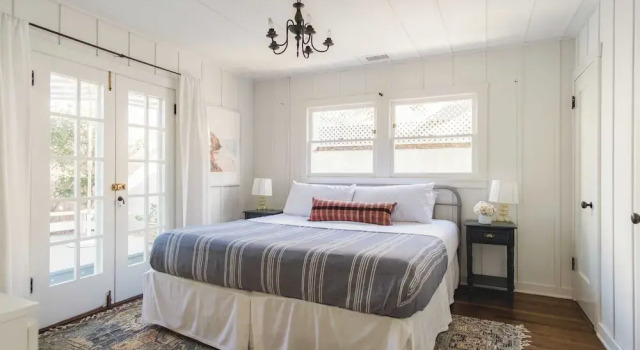 Topaz By Avantstay Adorable Cottage Walking Distance to Beach w/ Large Patio