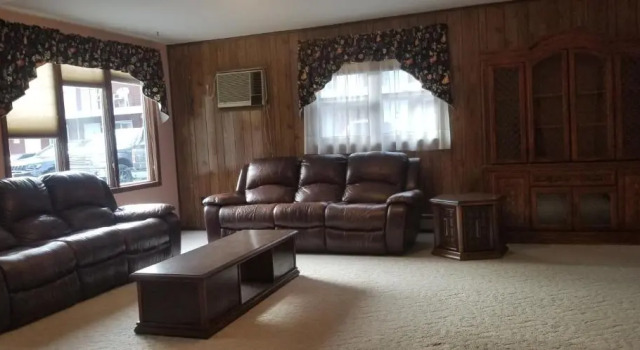 Коттедж с 3 комнатами Red Ranch Inn