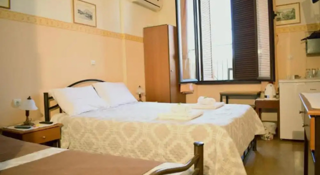 Трёхместный номер Standard с балконом Stoa Rooms