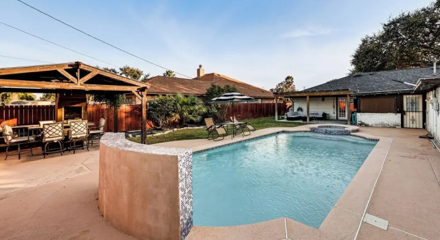 Коттедж 3 Mi to Downtown Mcallen: Quiet Home w/ Pool
