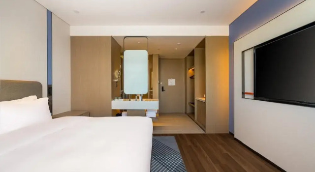 Holiday Inn Express Heze City Center By Ihg, Book Hotel Hoteller i Heze med pool, Swimmingpool