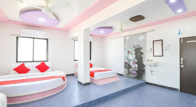 Hotel Jet Inn by OYO Rooms, Boek Hotel Shapar - Veraval 
