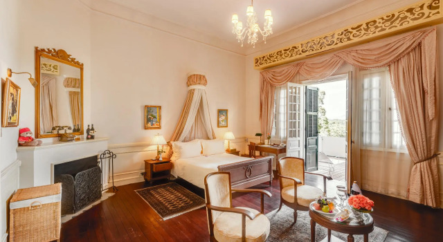 Номер Luxury с балконом Dalat Palace Heritage Hotel